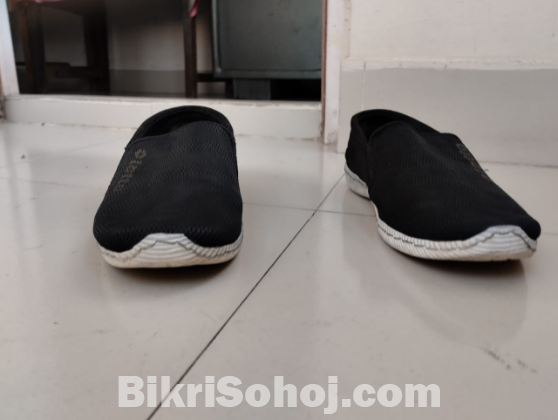 এই shoe ar সাইজ ৪২ plus..